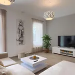 Villa Modern Oliveti With Pool And Grill In Porec *