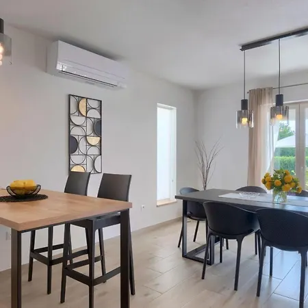 Villa Modern Oliveti With Pool And Grill In Porec *