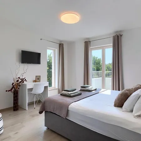 Villa Modern Oliveti With Pool And Grill In Porec *