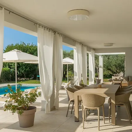 Modern Oliveti With Pool And Grill In Porec Villa Frata