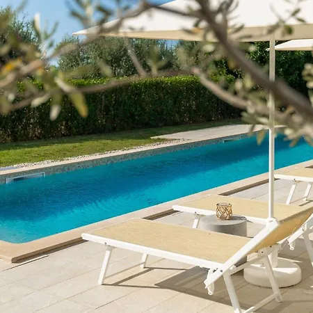 Modern Oliveti With Pool And Grill In Porec * Frata