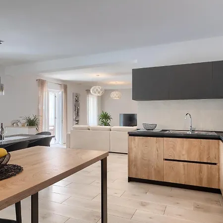Villa Modern Oliveti With Pool And Grill In Porec *