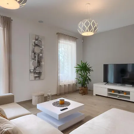 Villa Modern Oliveti With Pool And Grill In Porec *
