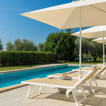 Modern Oliveti With Pool And Grill In Porec Frata