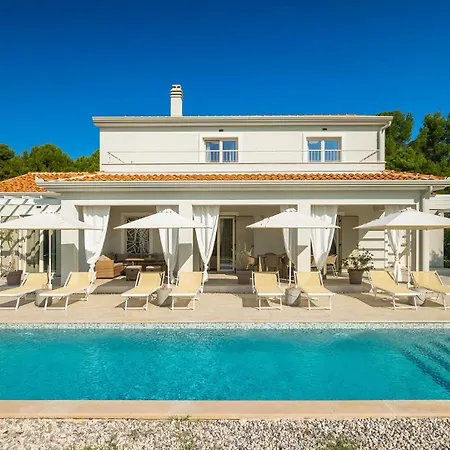 Modern Oliveti With Pool And Grill In Porec Villa
