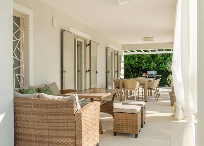 Vila Modern Oliveti With Pool And Grill In Porec Frata
