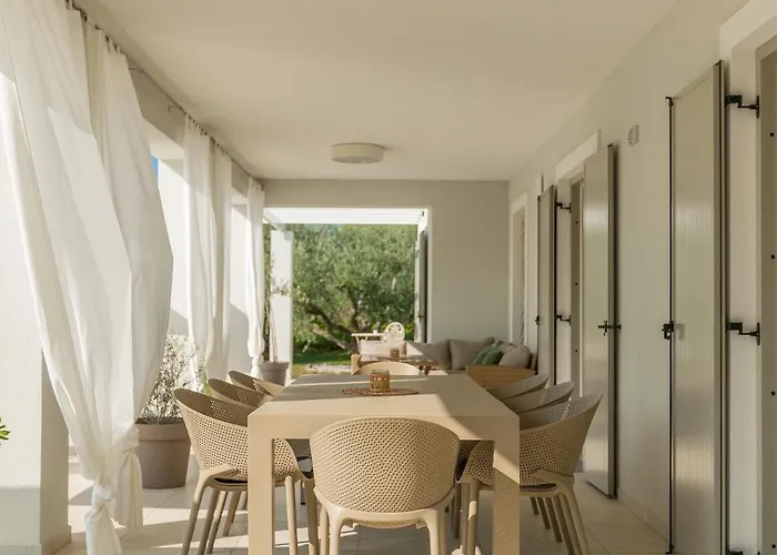 Villa Modern Oliveti With Pool And Grill In Porec