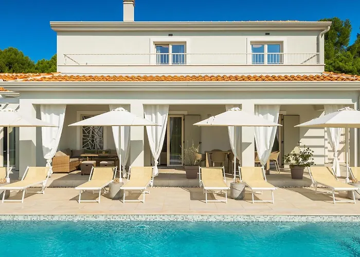Modern Oliveti With Pool And Grill In Porec Villa