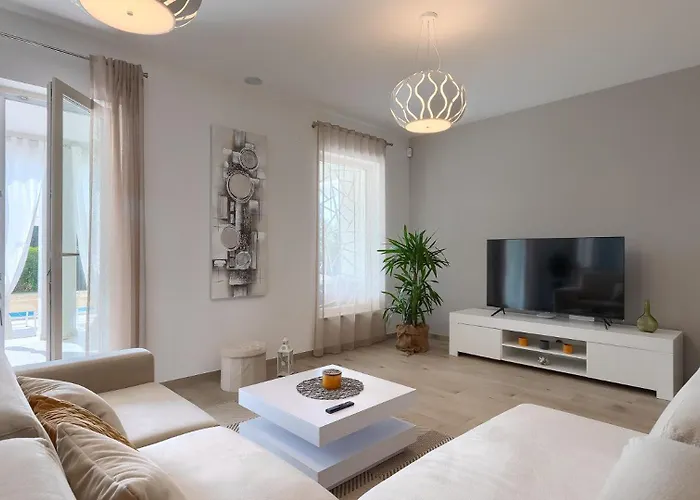 Villa Modern Oliveti With Pool And Grill In Porec *