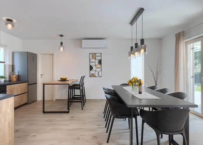 Modern Oliveti With Pool And Grill In Porec *