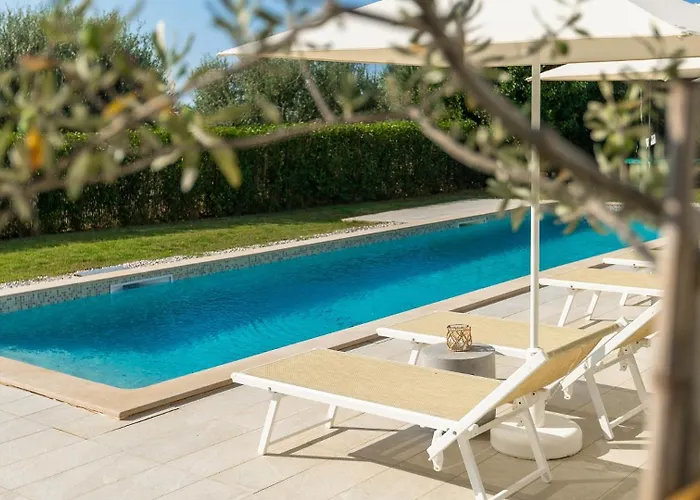 Modern Oliveti With Pool And Grill In Porec * Frata